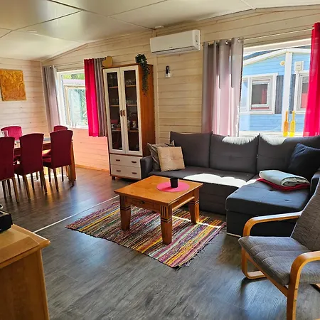 Tatil Evi Letniskowy - Czerwony Caloroczny