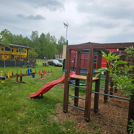 Letniskowy - Czerwony Caloroczny بيت للعطل