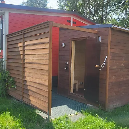 Casa de Férias Letniskowy - Czerwony Caloroczny *