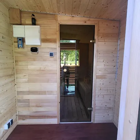 Casa de Férias Letniskowy - Czerwony Caloroczny